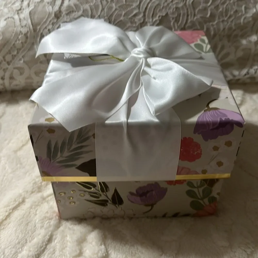 PAPYRUS Set of Two Floral Top White Lavender Bow Square Nesting Gift Boxes